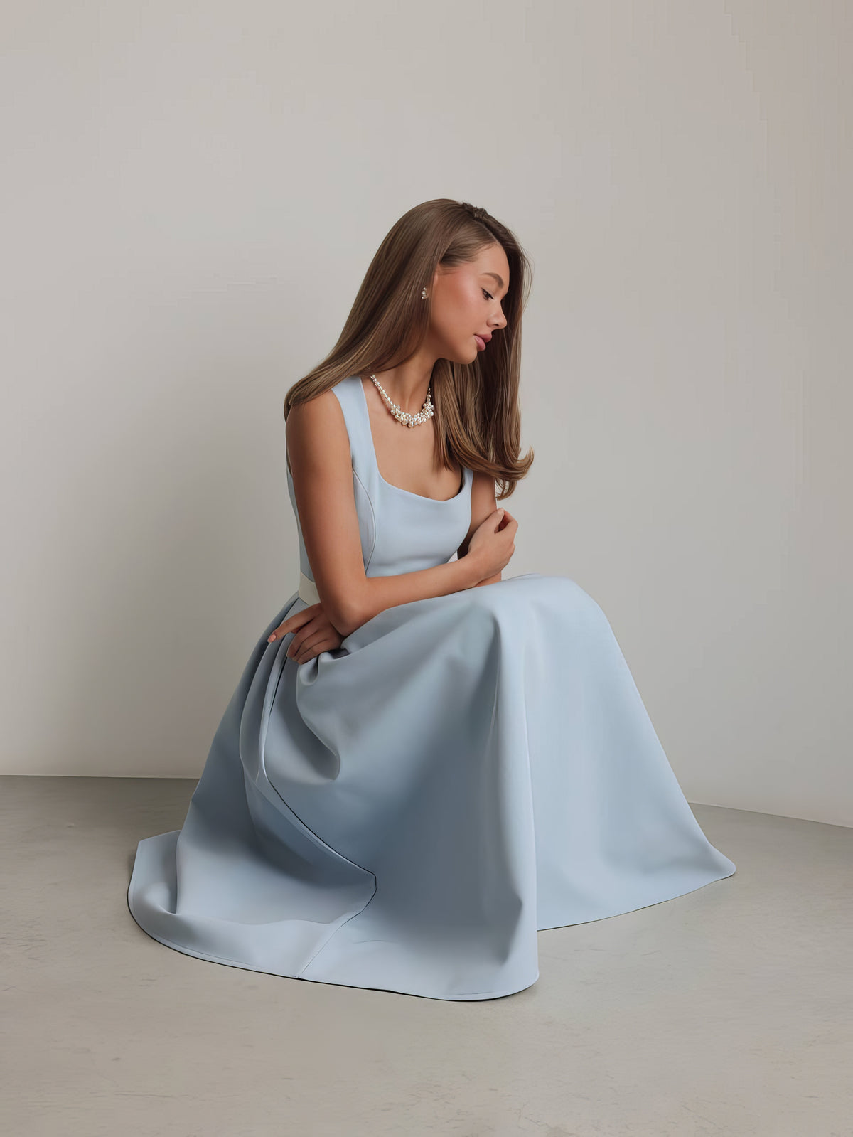 Plissiertes Midikleid in Babyblau mit Gürtel