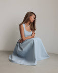 Plissiertes Midikleid in Babyblau mit Gürtel