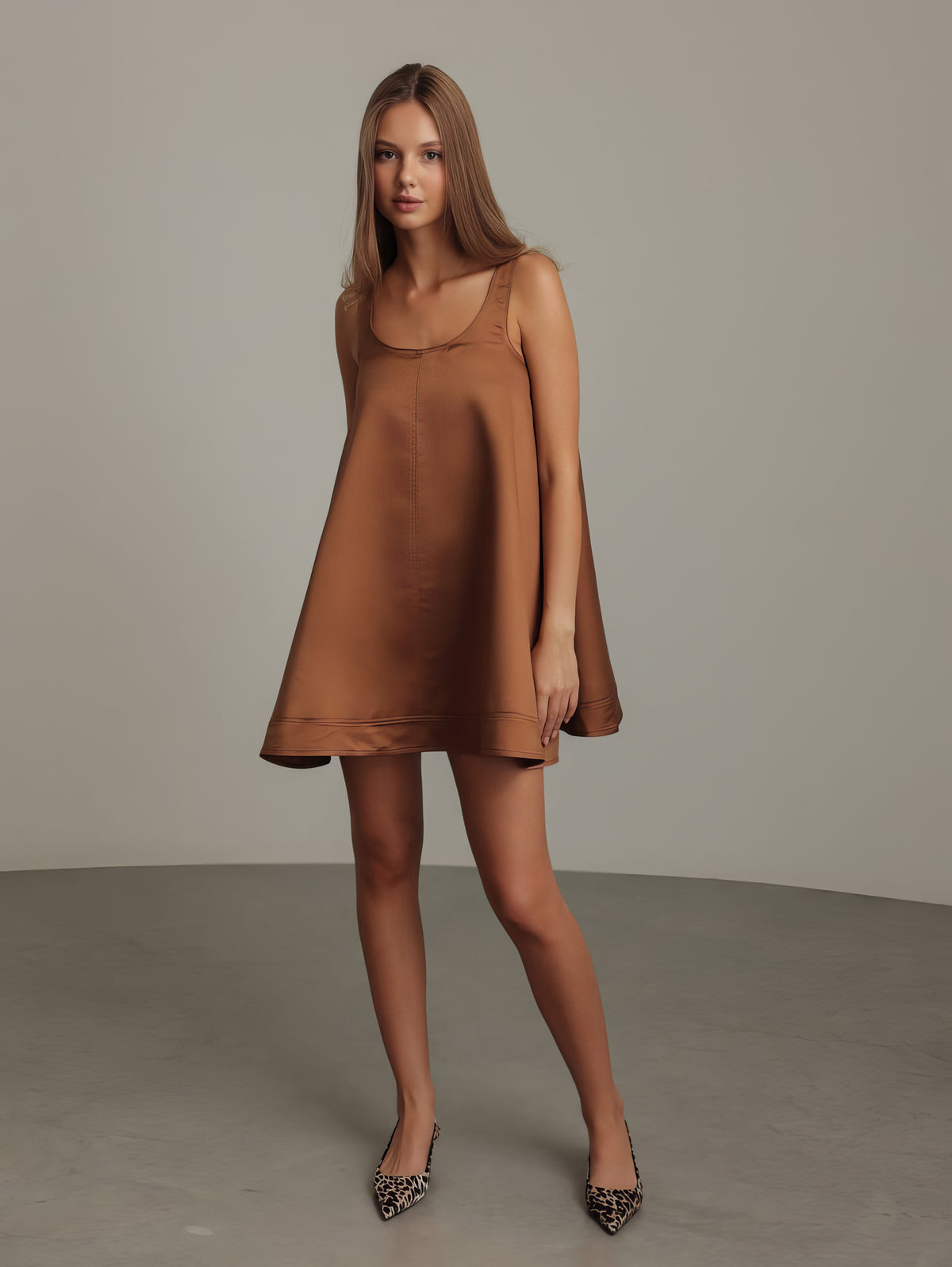 Robe trapèze en satin caramel