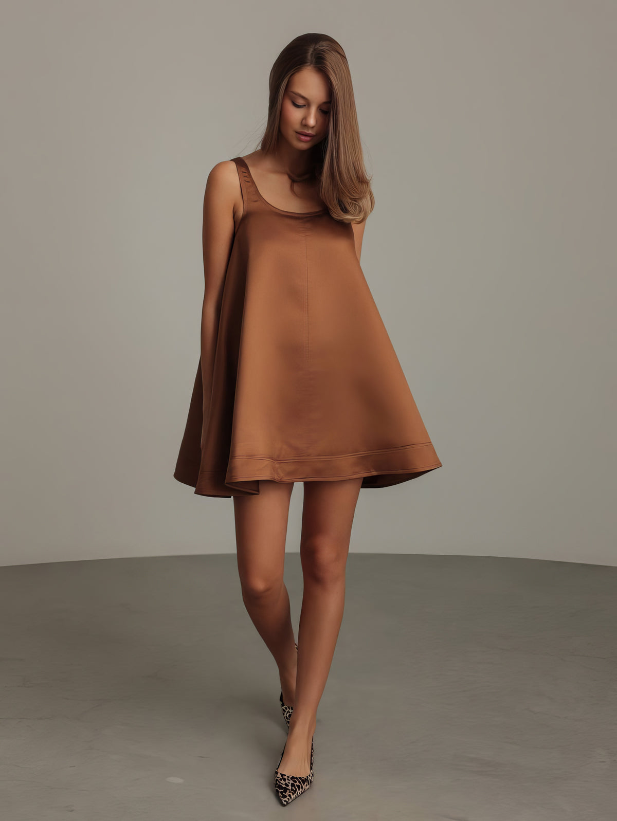 Robe trapèze en satin caramel