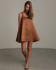 Robe trapèze en satin caramel