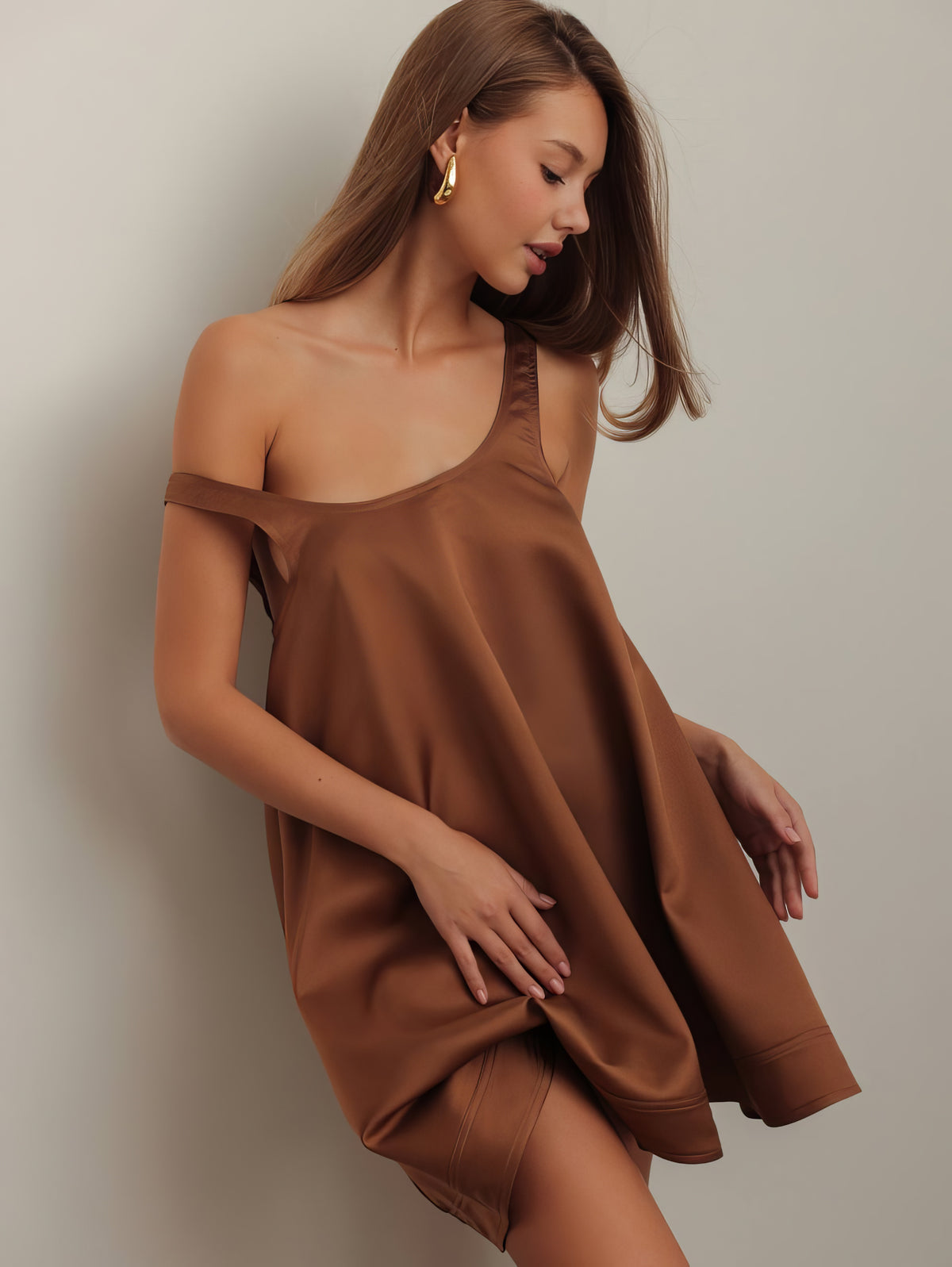Robe trapèze en satin caramel