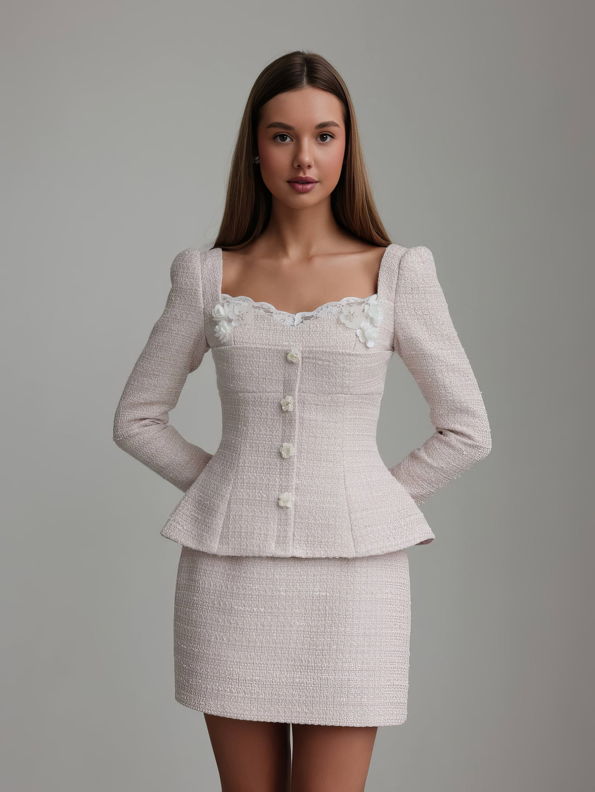 Vestido peplum de bouclé con perlas