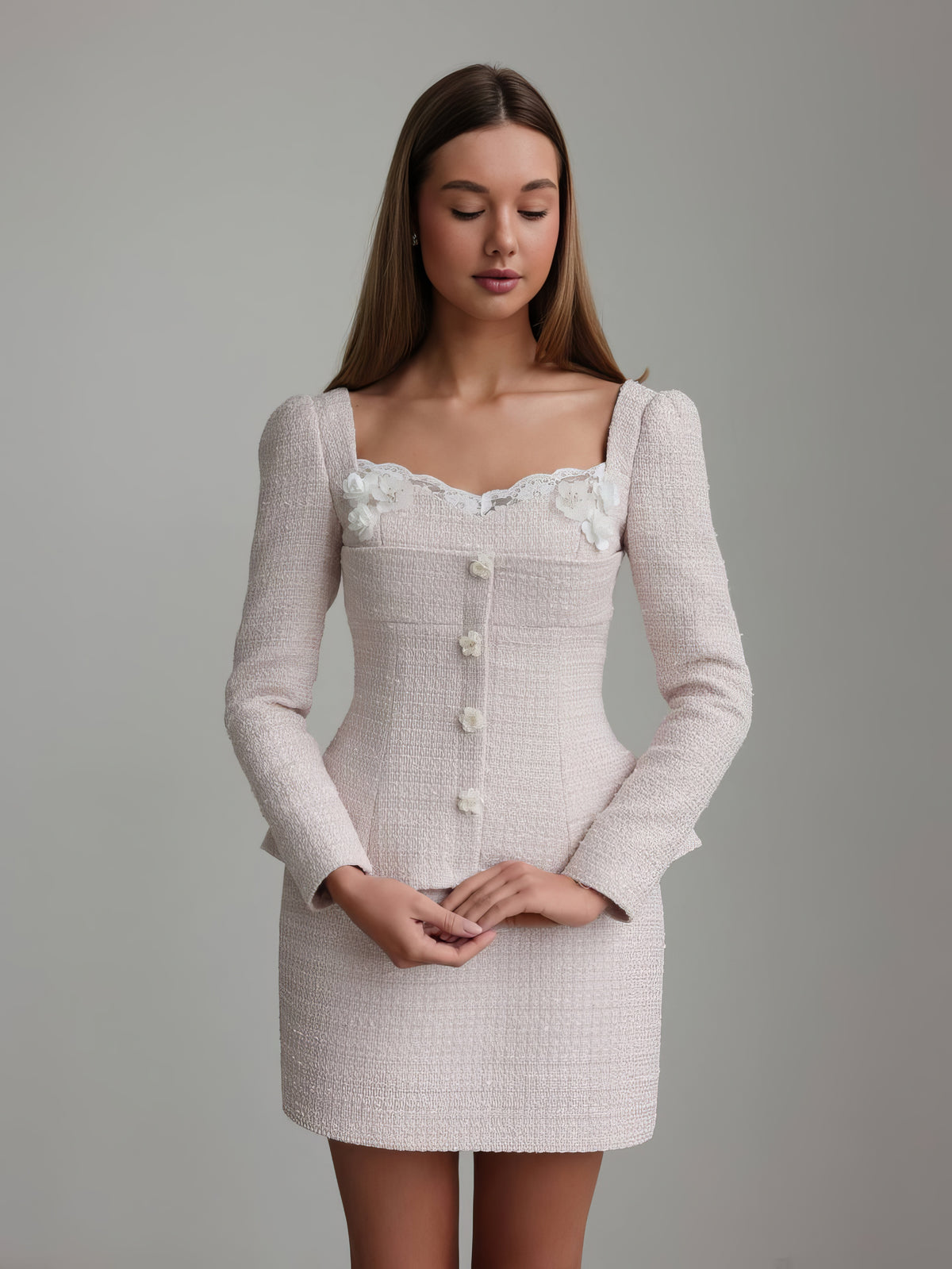 Vestido peplum de bouclé con perlas