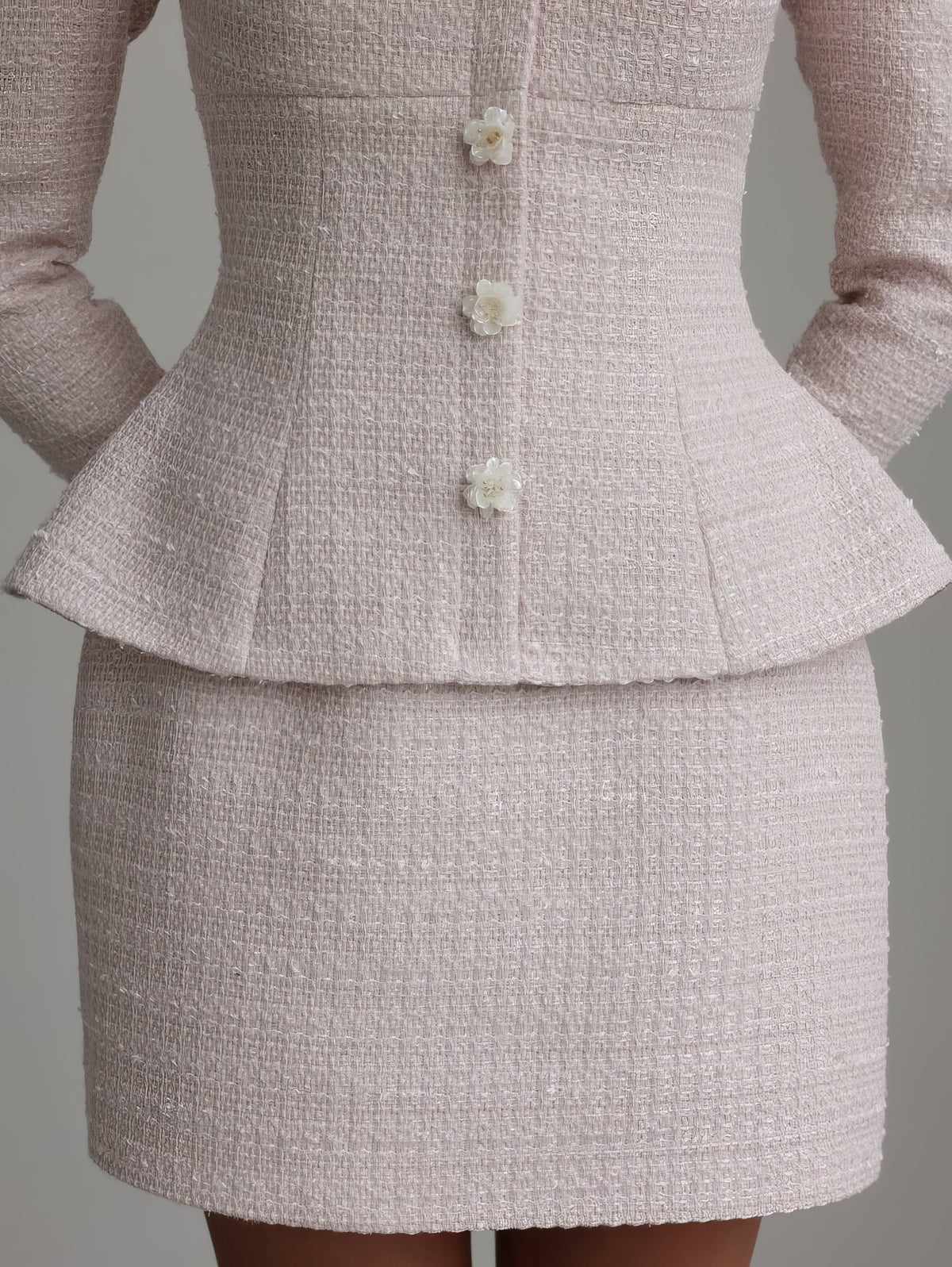 Vestido peplum de bouclé con perlas