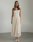Midikleid aus Chantilly-Spitze mit Schößchen