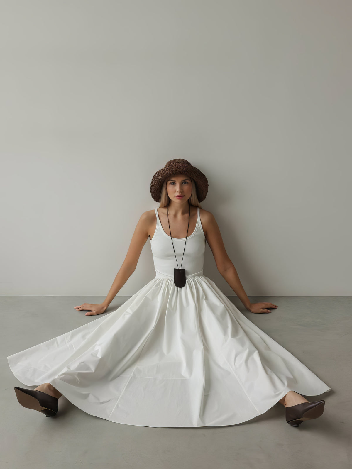 Vestido midi blanco de popelín con cuerpo acanalado