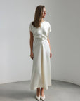 Vestido midi de satén blanco minimalista