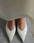 Vestido midi de satén blanco minimalista