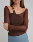 Blusa marrón con detalle cruzado
