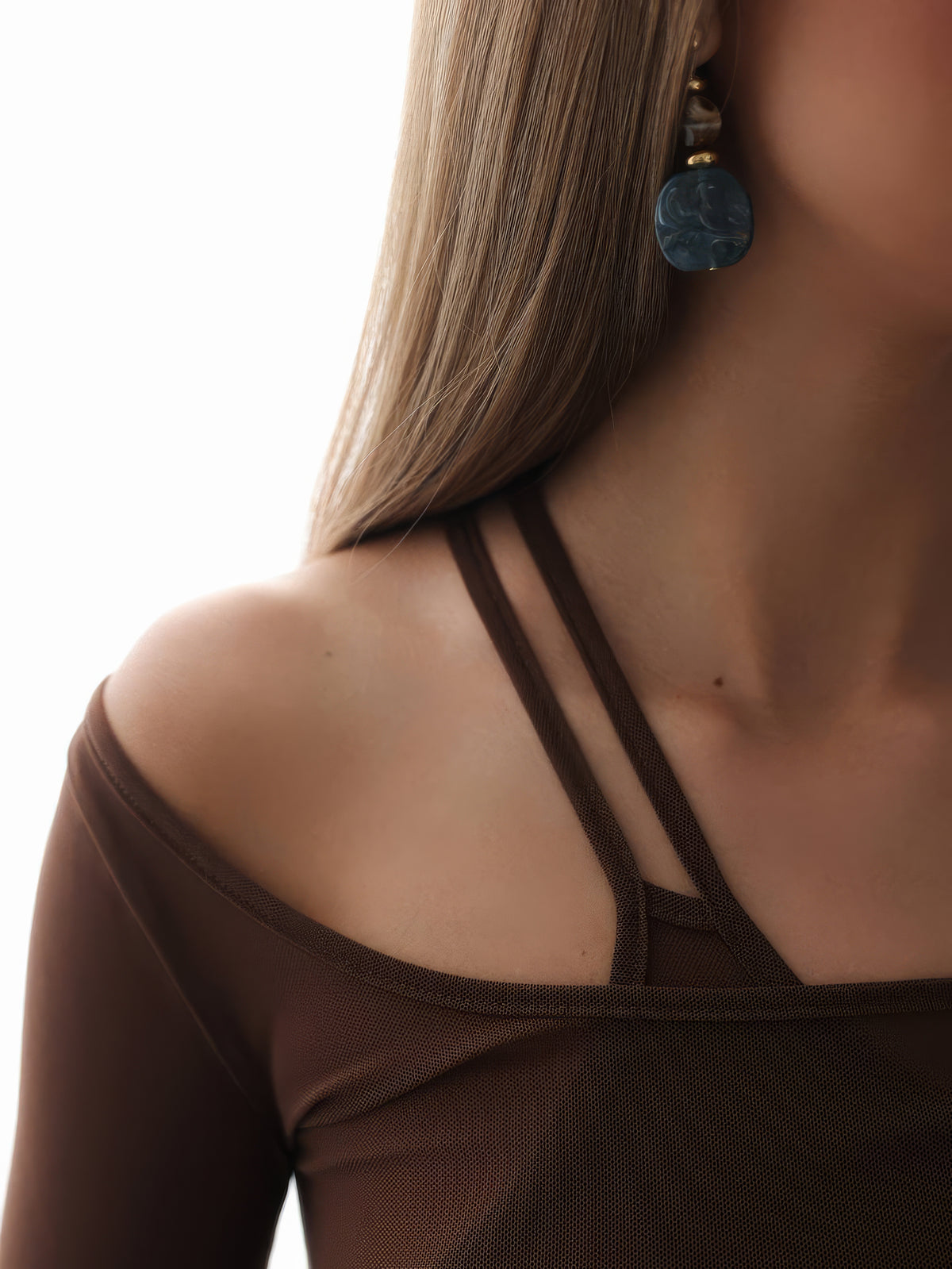 Blusa marrón con detalle cruzado