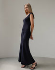 Robe midi noire asymétrique