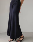 Robe midi noire asymétrique