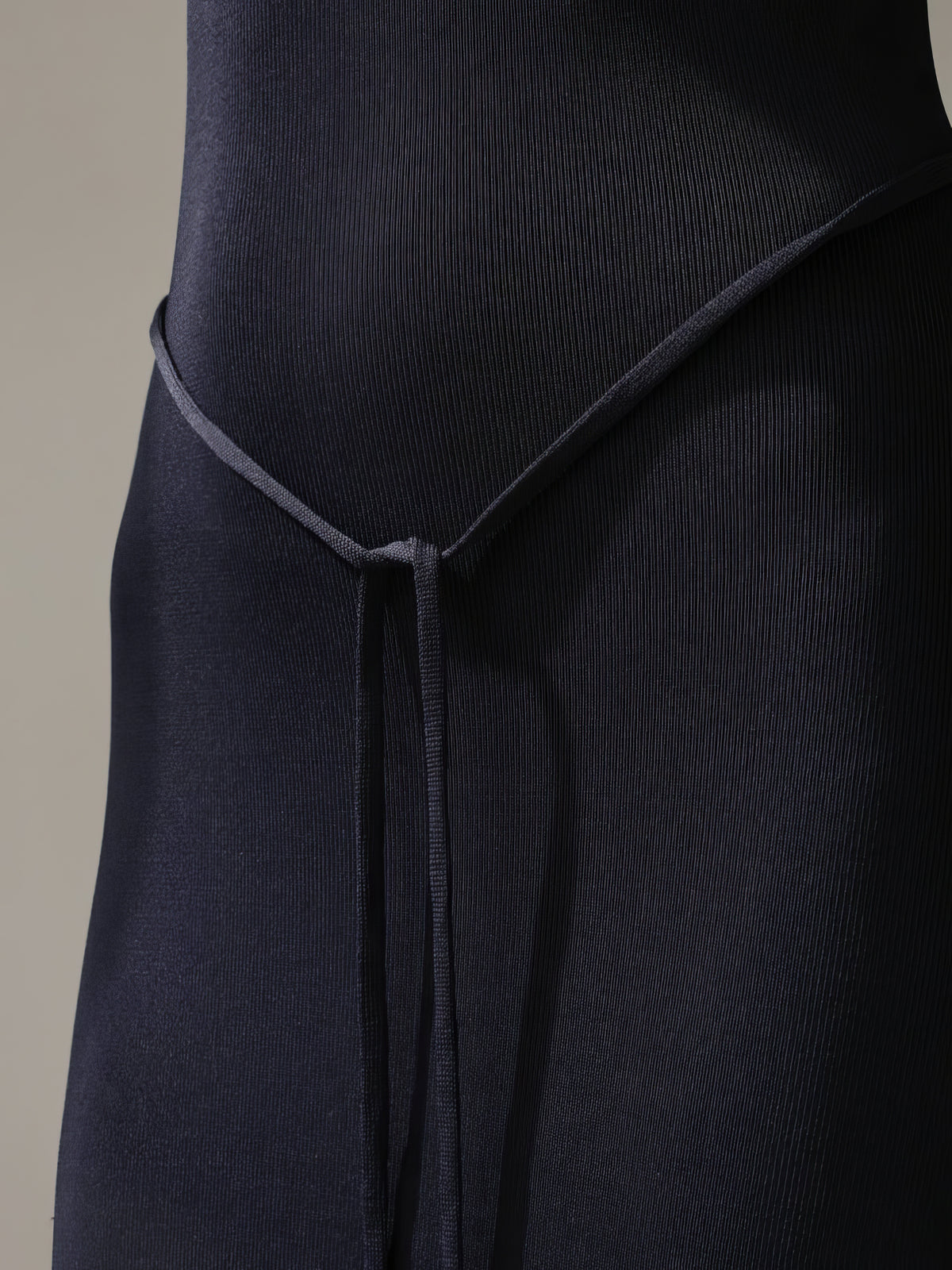 Robe midi noire asymétrique