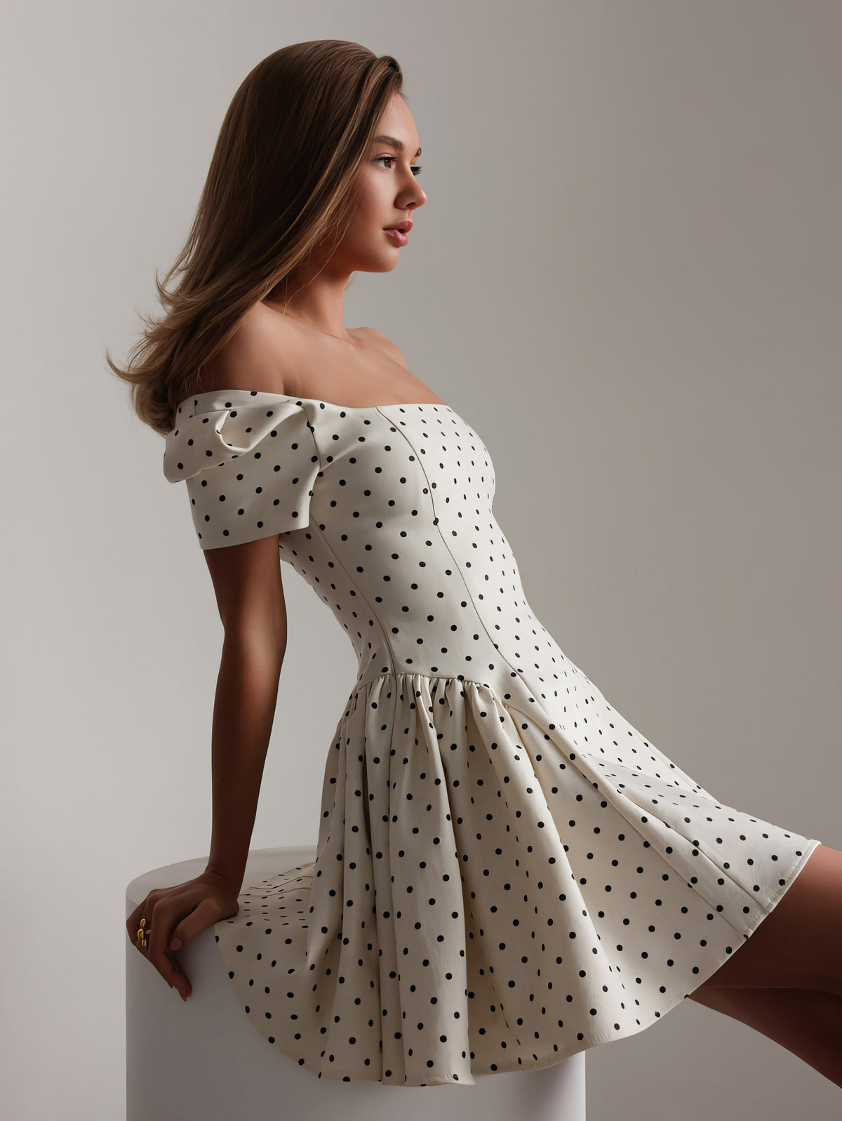 Miniabito bianco a pois stile vintage
