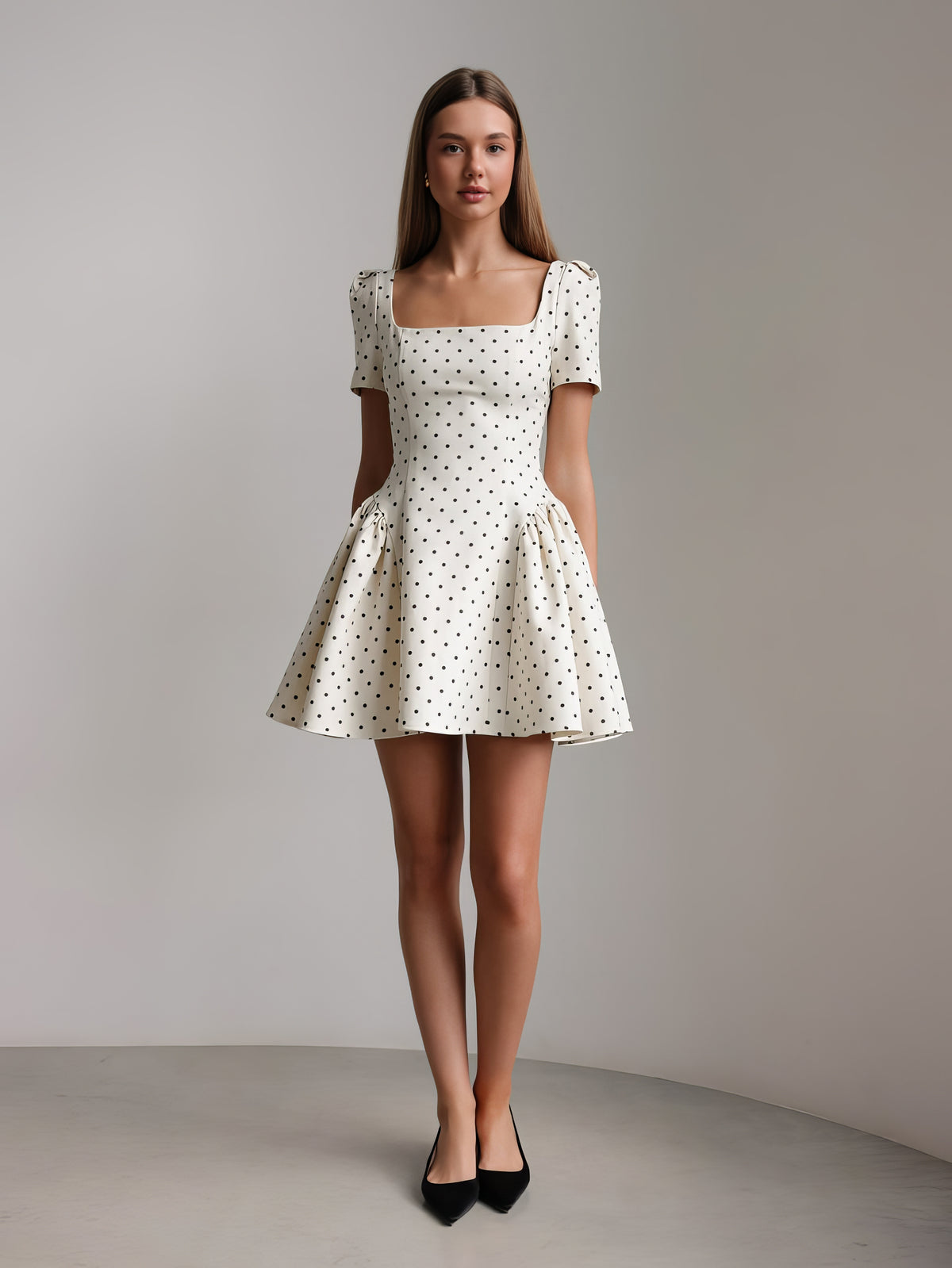 Miniabito bianco a pois stile vintage