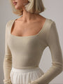 Blusa in maglia bianca con scollo quadrato
