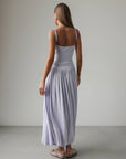 Robe longue fluide lilas à taille smockée