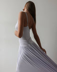 Robe longue fluide lilas à taille smockée