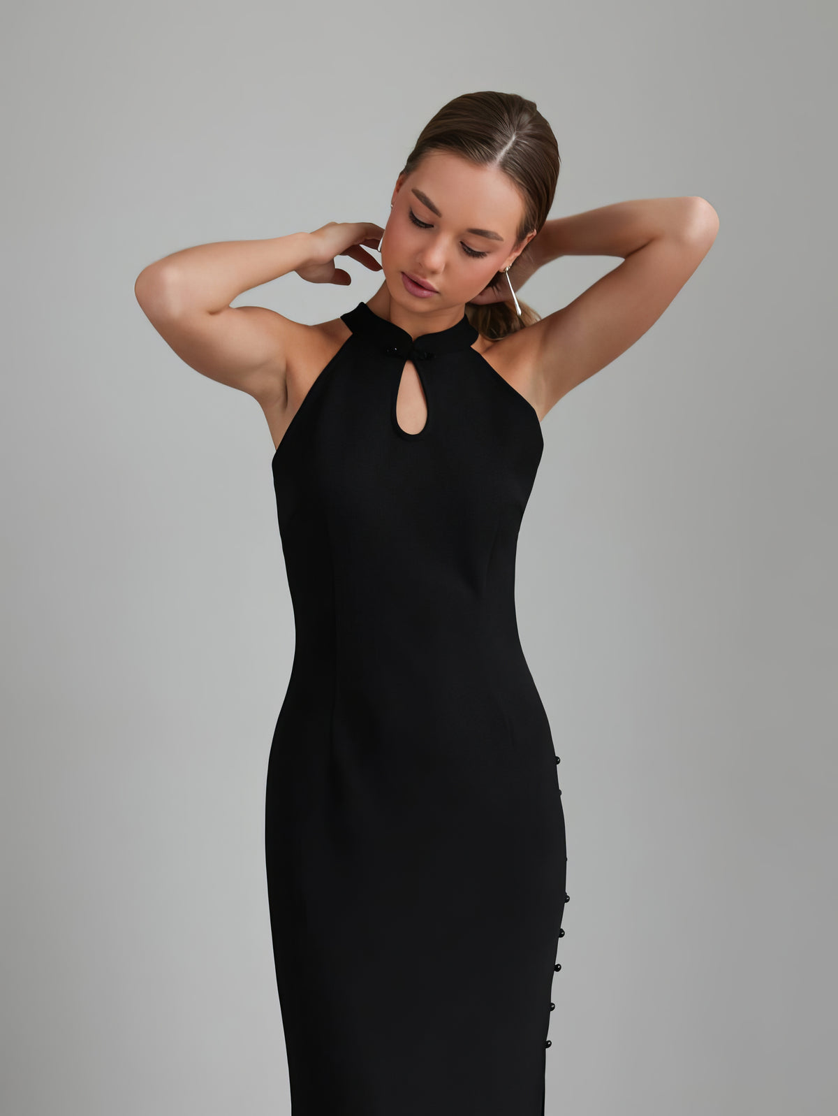 Vestido midi halter negro con abertura