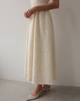 Abito in pizzo crema con scollo quadrato Claire