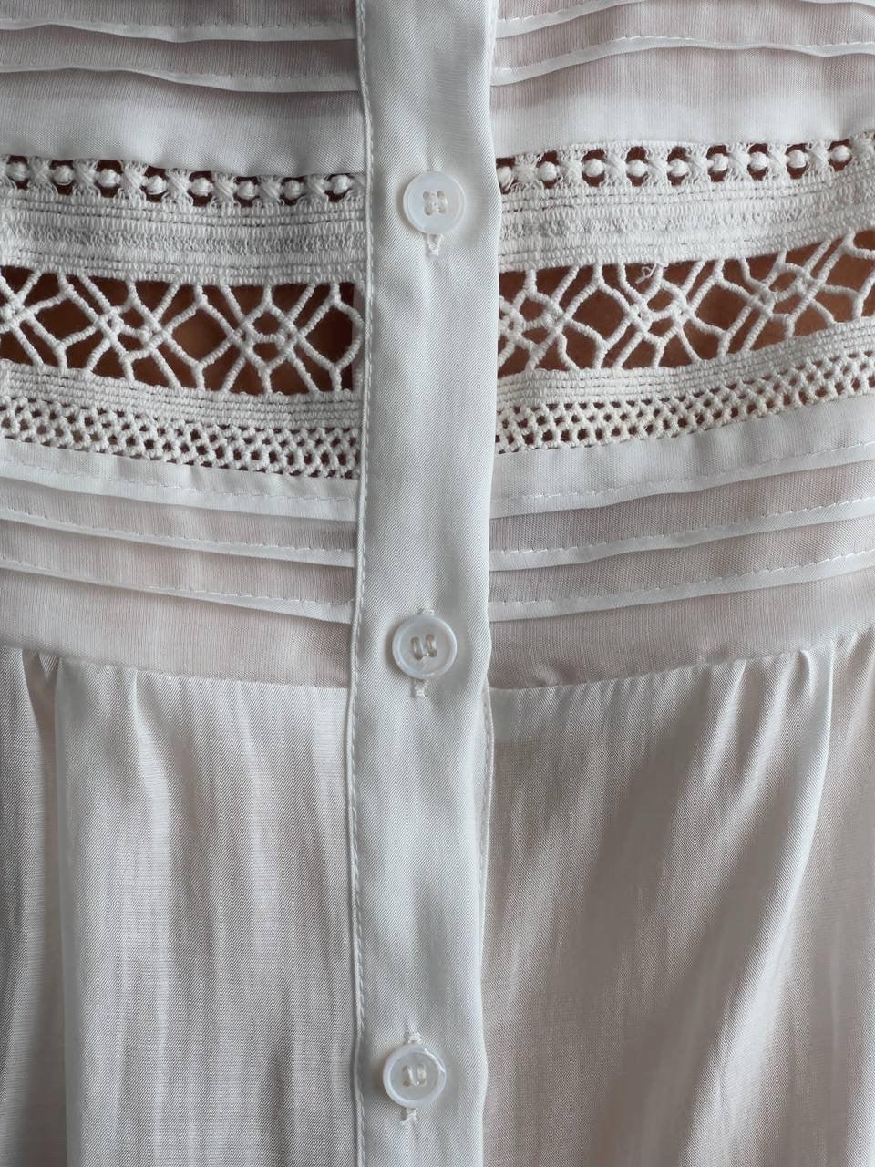 Elegant White Blouse with Lace Details - Maelle Paris