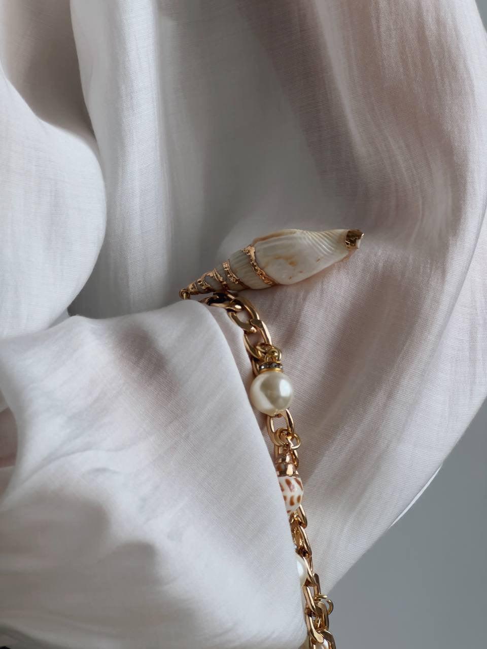 Elegant White Blouse with Lace Details - Maelle Paris