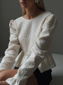 Blusa peplum color crema con adornos