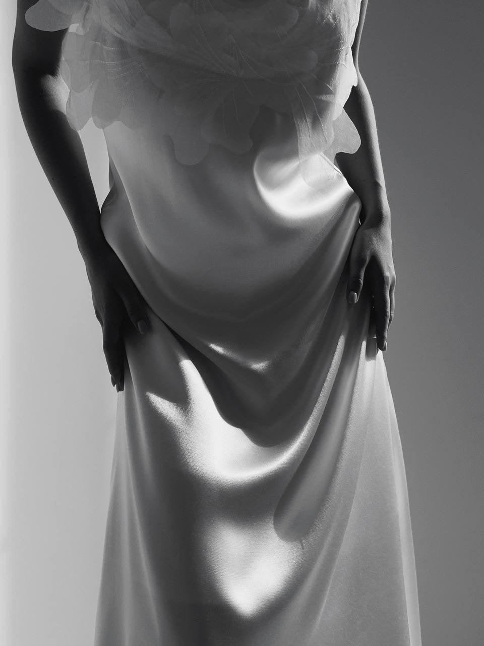 Elegant Chic White Midi Dress - Maelle Paris