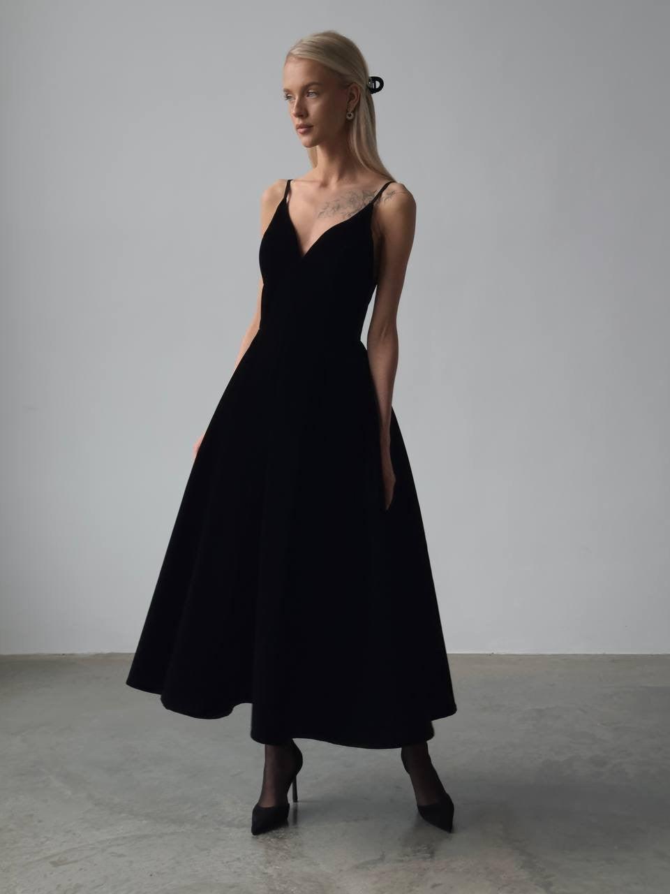 Elegant Black Evening Gown - Maelle Paris