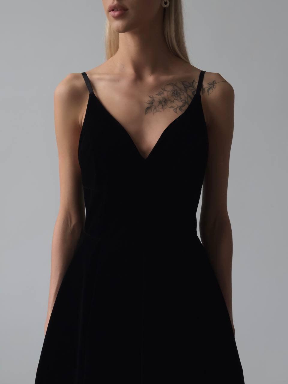 Elegant Black Evening Gown - Maelle Paris