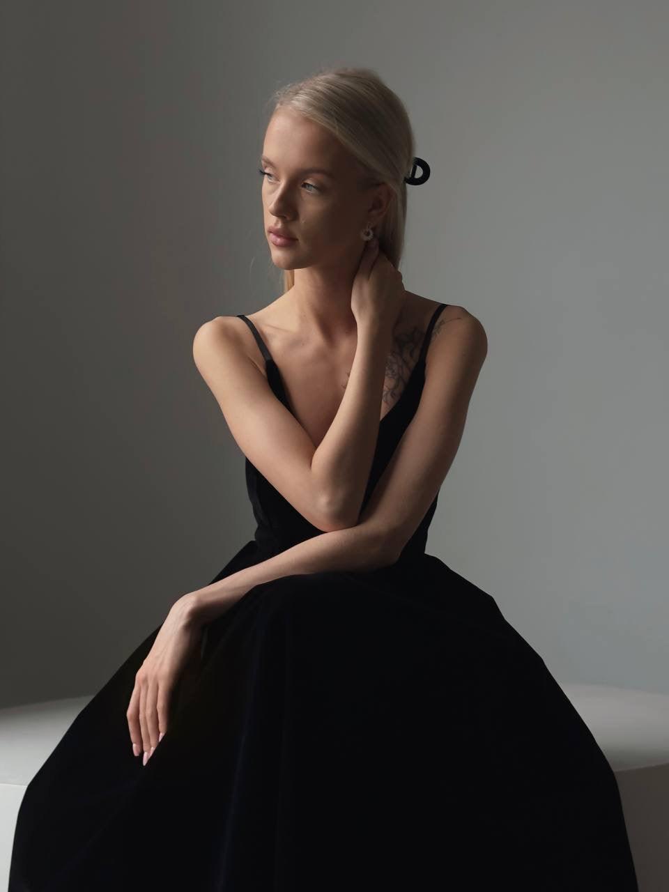 Elegant Black Evening Gown - Maelle Paris