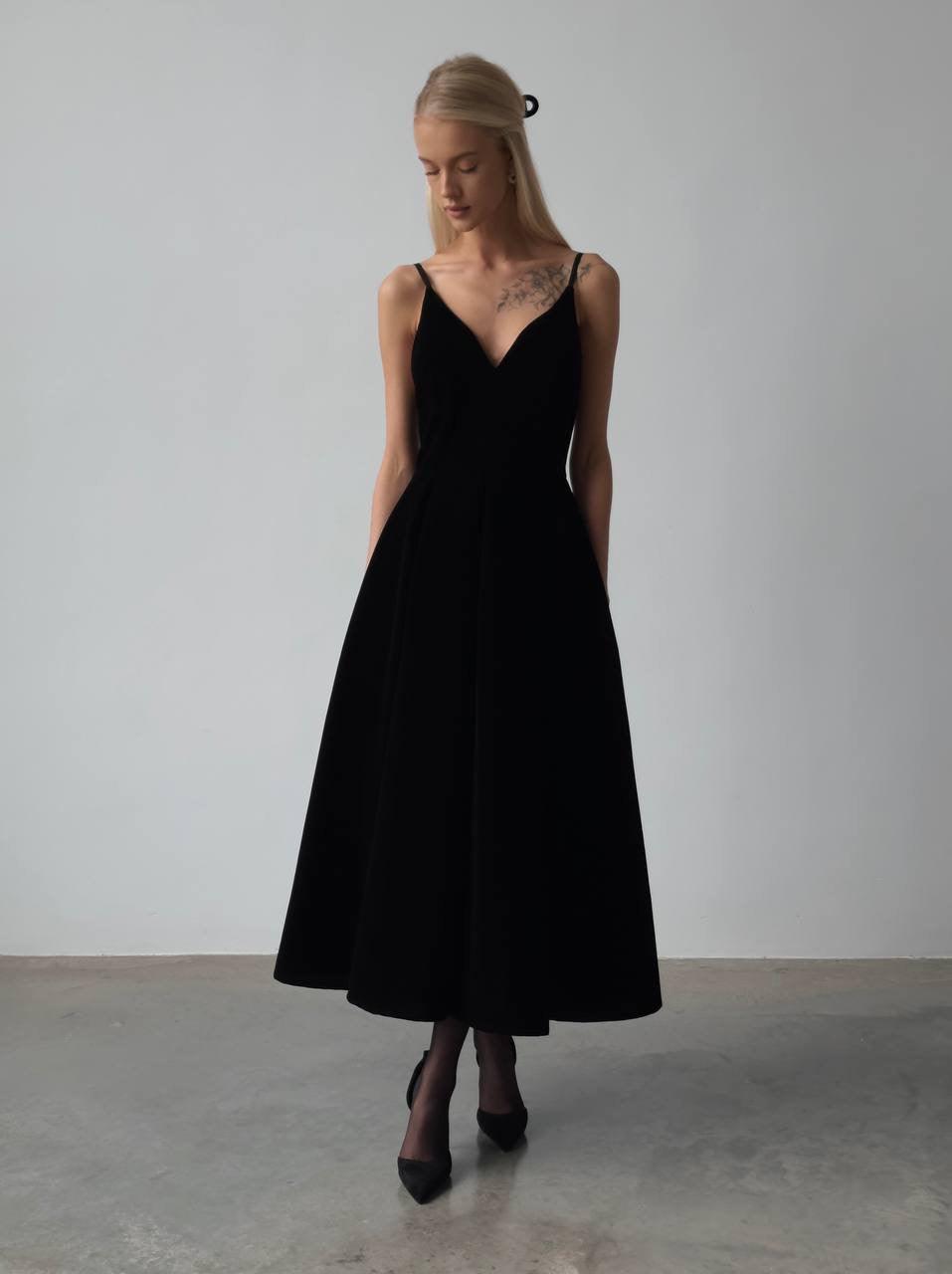 Elegant Black Evening Gown - Maelle Paris