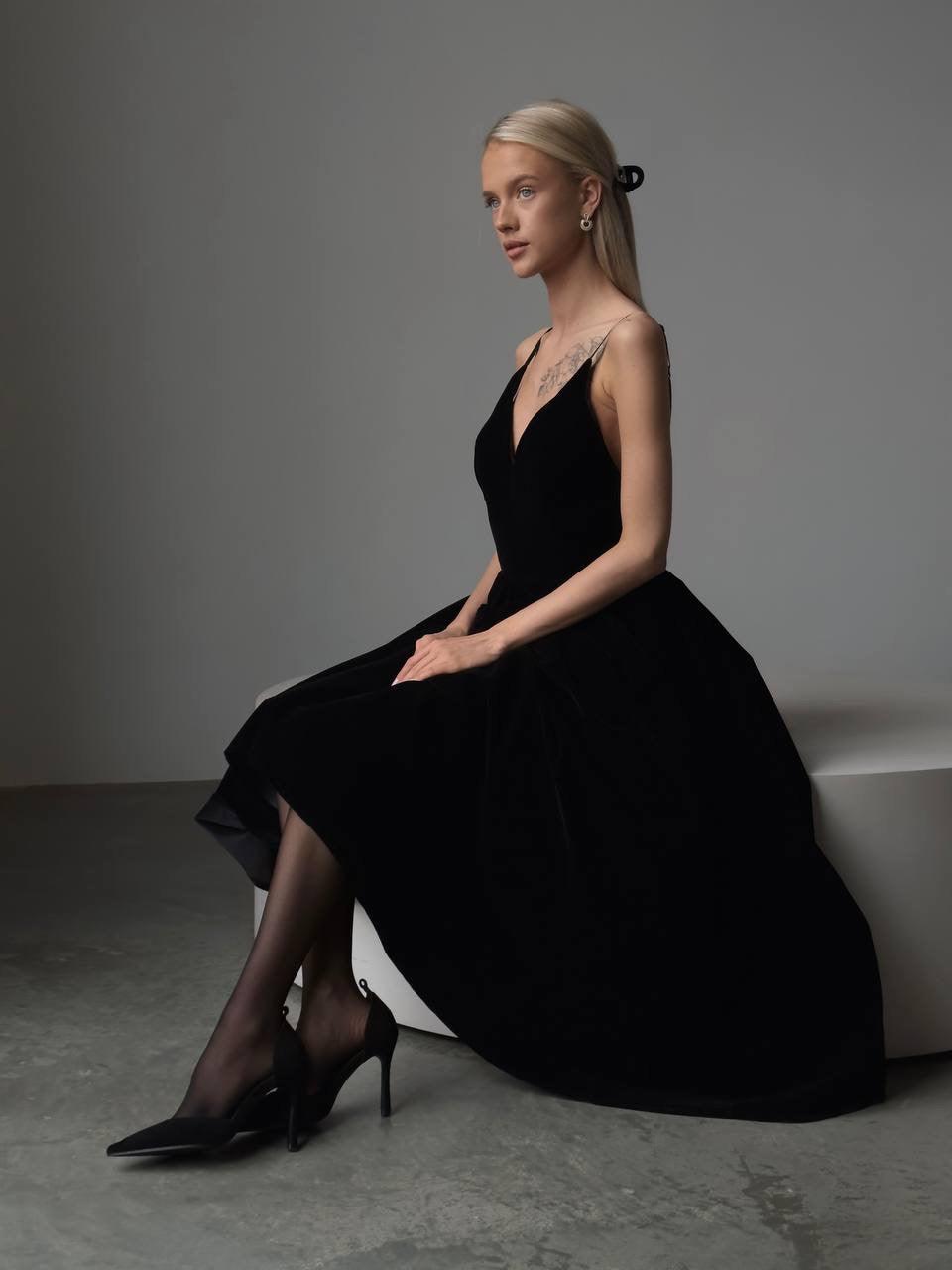 Elegant Black Evening Gown - Maelle Paris