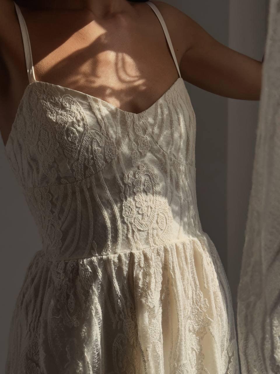 Elegant Stylish Lace Midi Dress - Maelle Paris