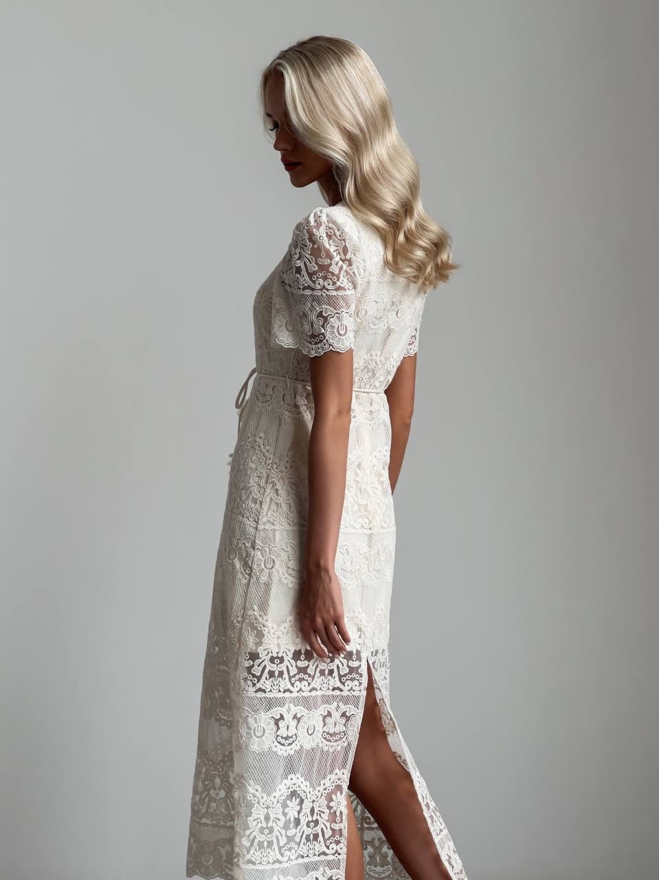 Weißes Midikleid aus Lotusspitze