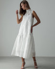 Elegantes weißes Kleid mit Blumenmuster