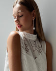Elegantes weißes Kleid mit Blumenmuster