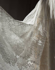 Elegantes Spitzen-Midikleid mit Spaghettiträgern