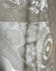 Elegantes Spitzen-Midikleid mit Spaghettiträgern