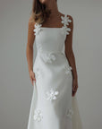 Vestido midi blanco con apliques florales