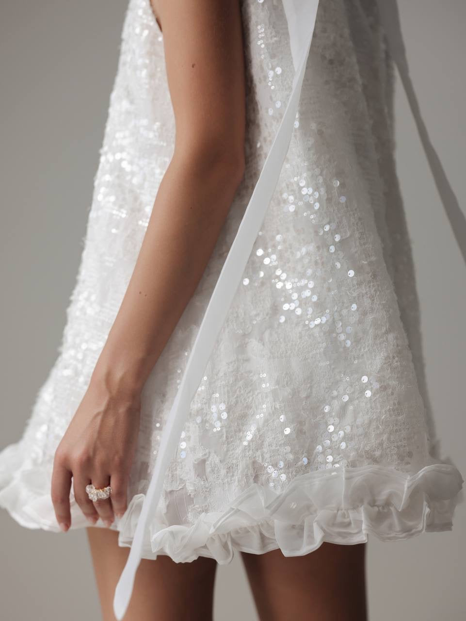Mini-robe col licou ornée de sequins