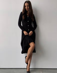 Robe midi noire en maille côtelée à boutons cristal