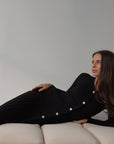 Robe midi noire en maille côtelée à boutons cristal