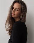 Robe midi noire en maille côtelée à boutons cristal