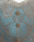 Robe vintage bleu pastel à col en dentelle