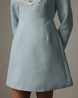 Robe vintage bleu pastel à col en dentelle