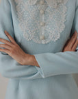 Robe vintage bleu pastel à col en dentelle