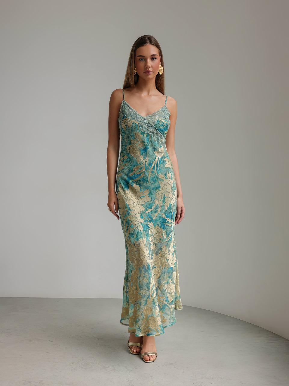 Abito con bordi in pizzo Verdant Bloom