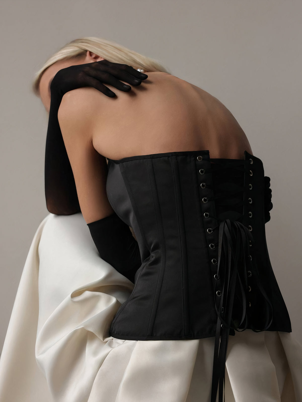 Corsetto in seta nero
